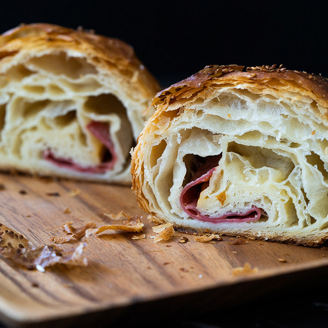 CROISSANT FROMAGE + BACON